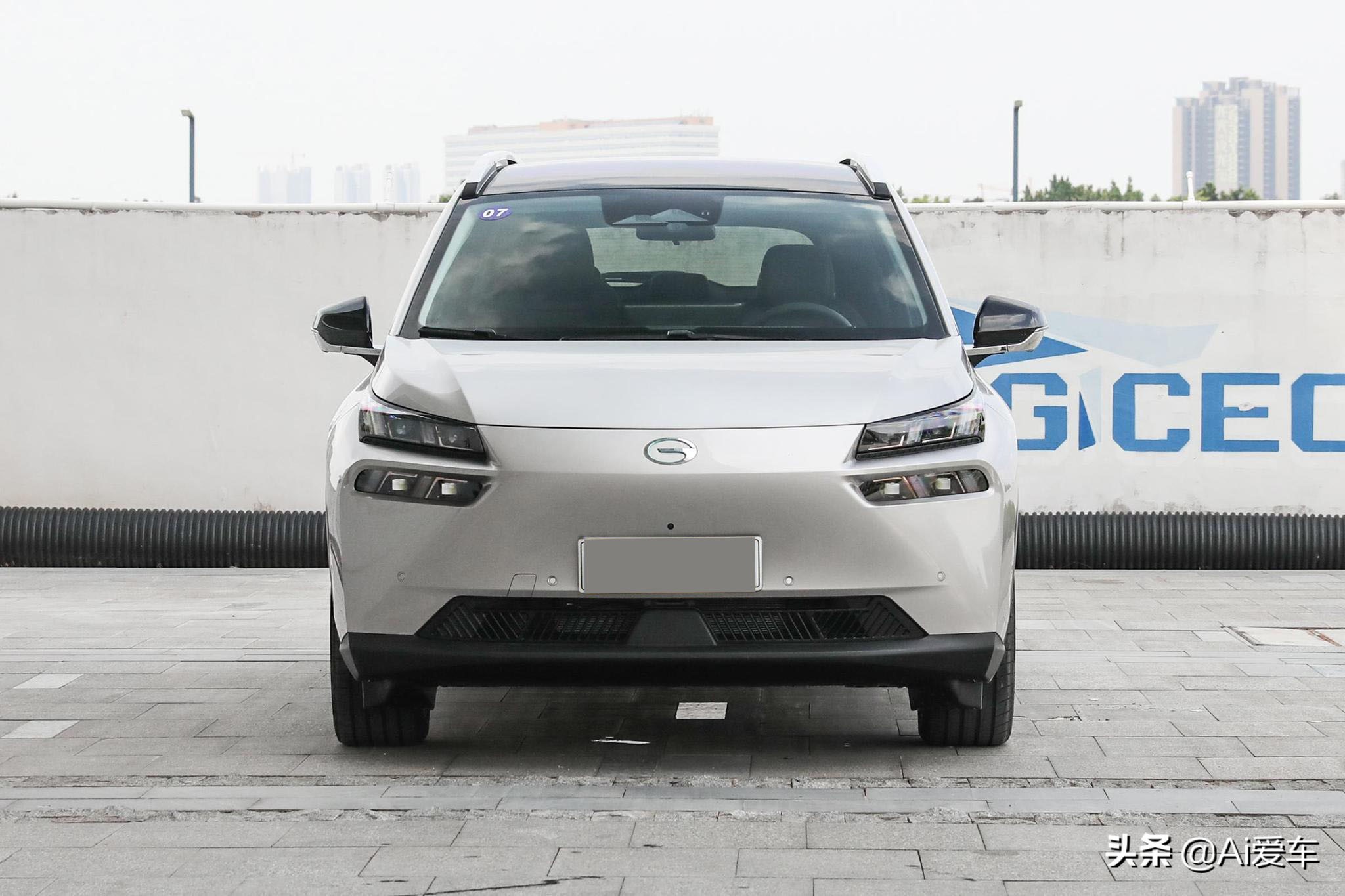 续航能力702KM，轴长2米83家用快充SUV，就是好养，实拍埃安AION V