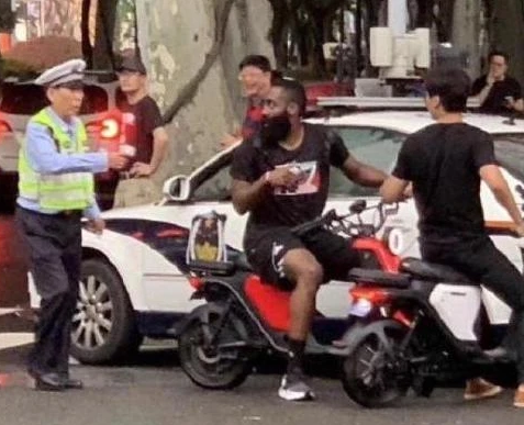 哪些nba明星活成了中国人(NBA球星想伪装成中国人，别人都在模仿 只有他活成了中国人)