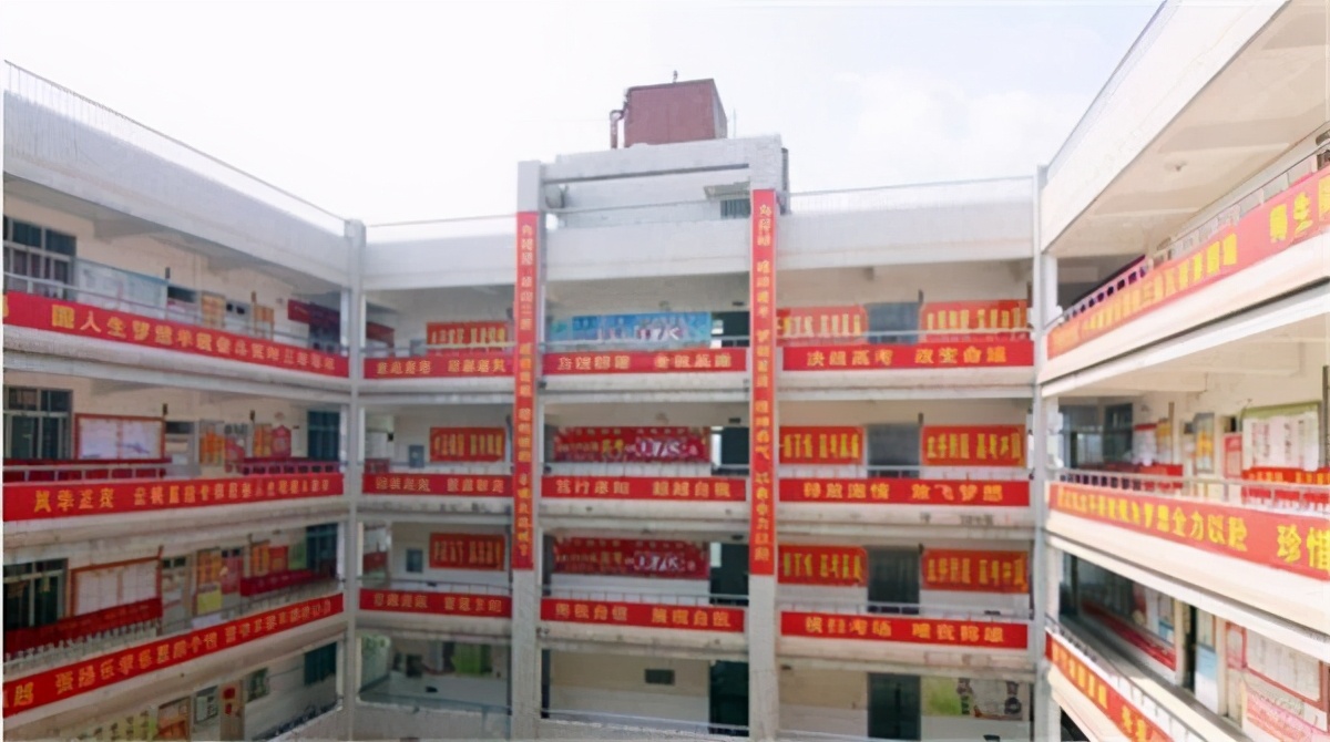 高考标语能有多硬核？我怀疑老师是在搞笑，但我没有证据