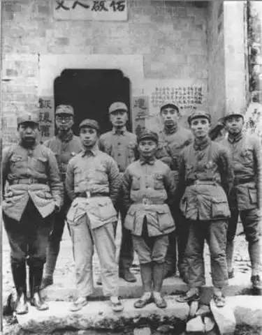 十大元帅32岁在干什么：林彪在苏联度假泡温泉，朱德在四川缴费
