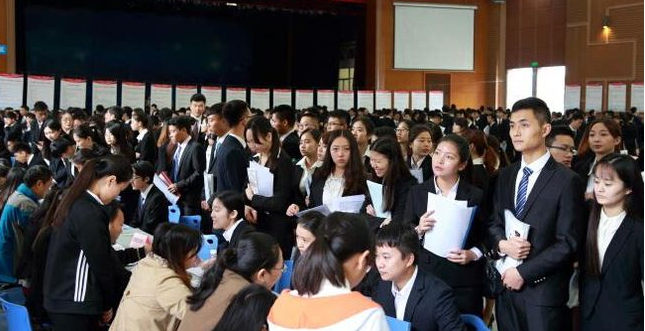 大学辅导员每月能赚多少钱？真实工资条流出，难怪博士也想当导员