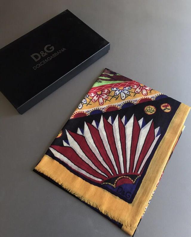 2019年秋冬流行十大围巾奢侈品牌和佩戴方法