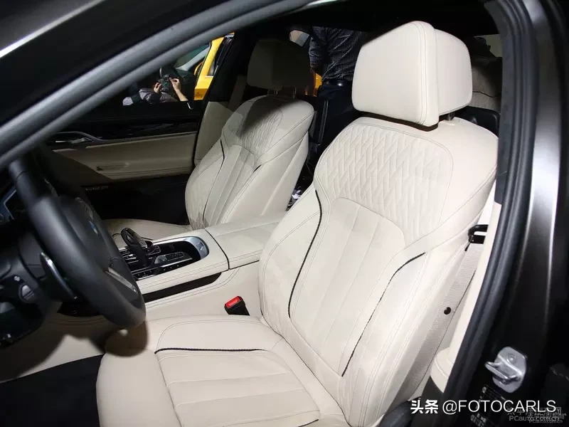 宝马M760Li 6.6T V12实拍，炭黑极富磨砂质感，宝马史上最快加速