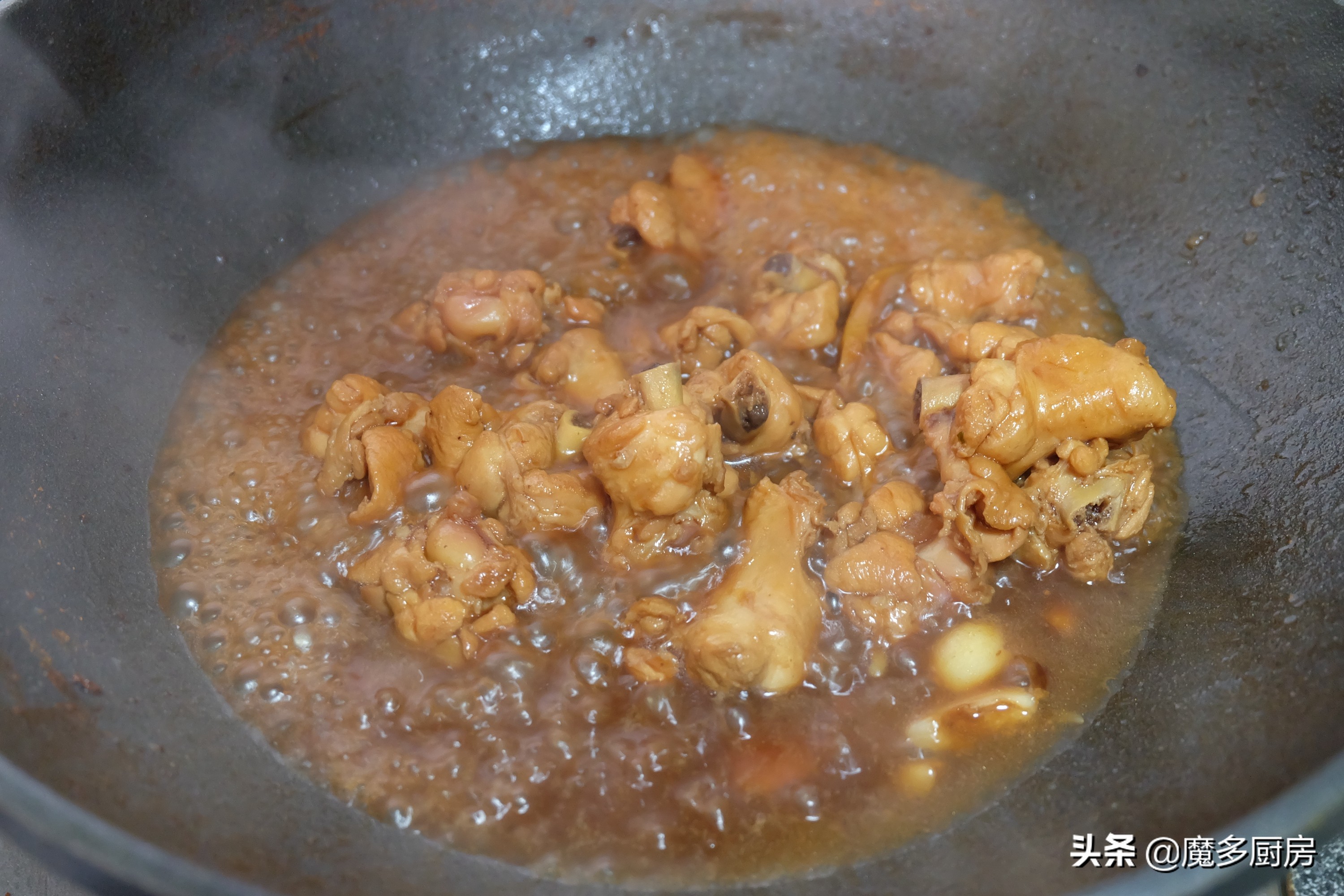 老家村里人都爱吃鸡肉，这做法简单可口又下饭，鲜嫩入味太好吃了