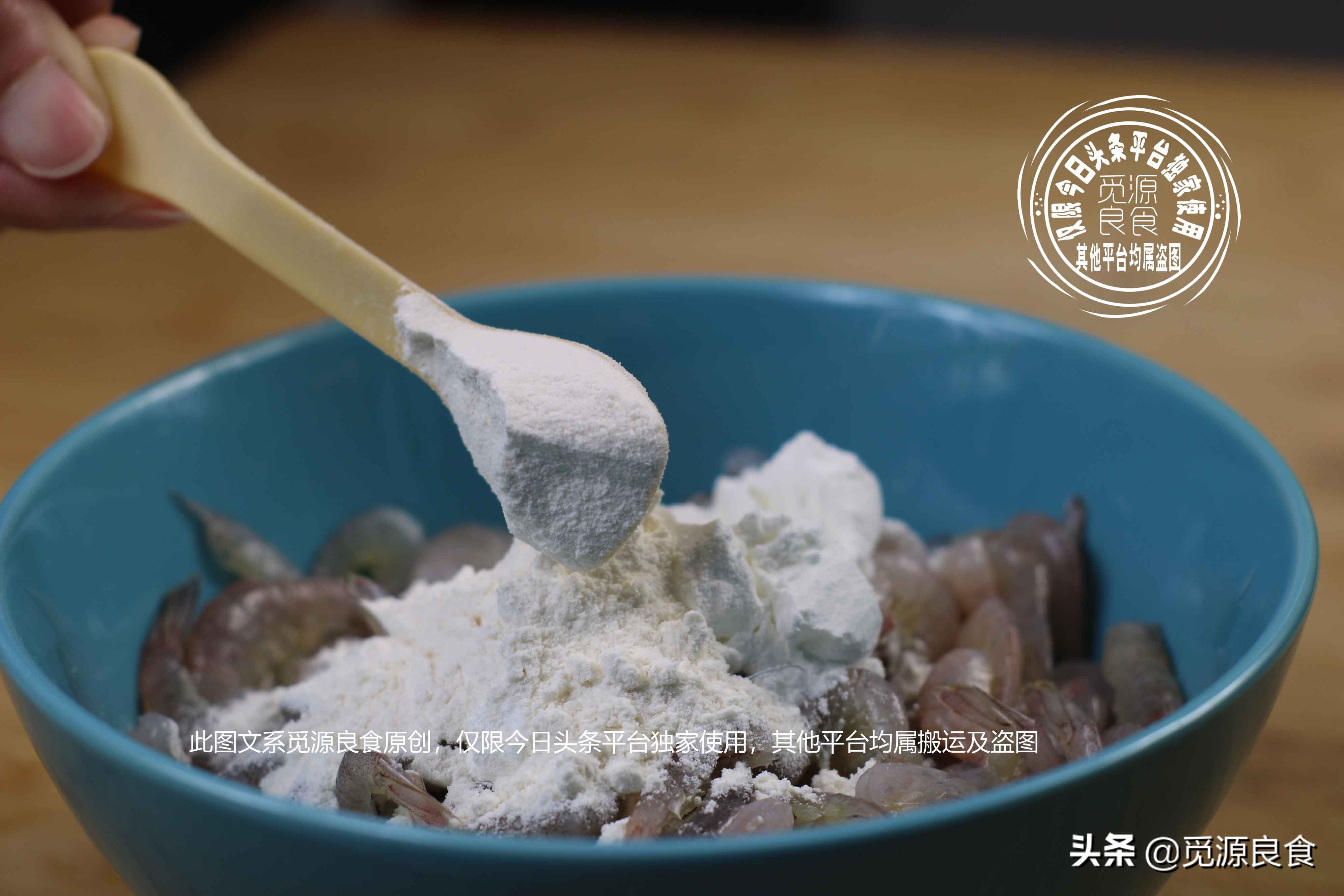 干炸小河虾酥脆不粘连是有窍门的，多加这一步，口感香酥味鲜美