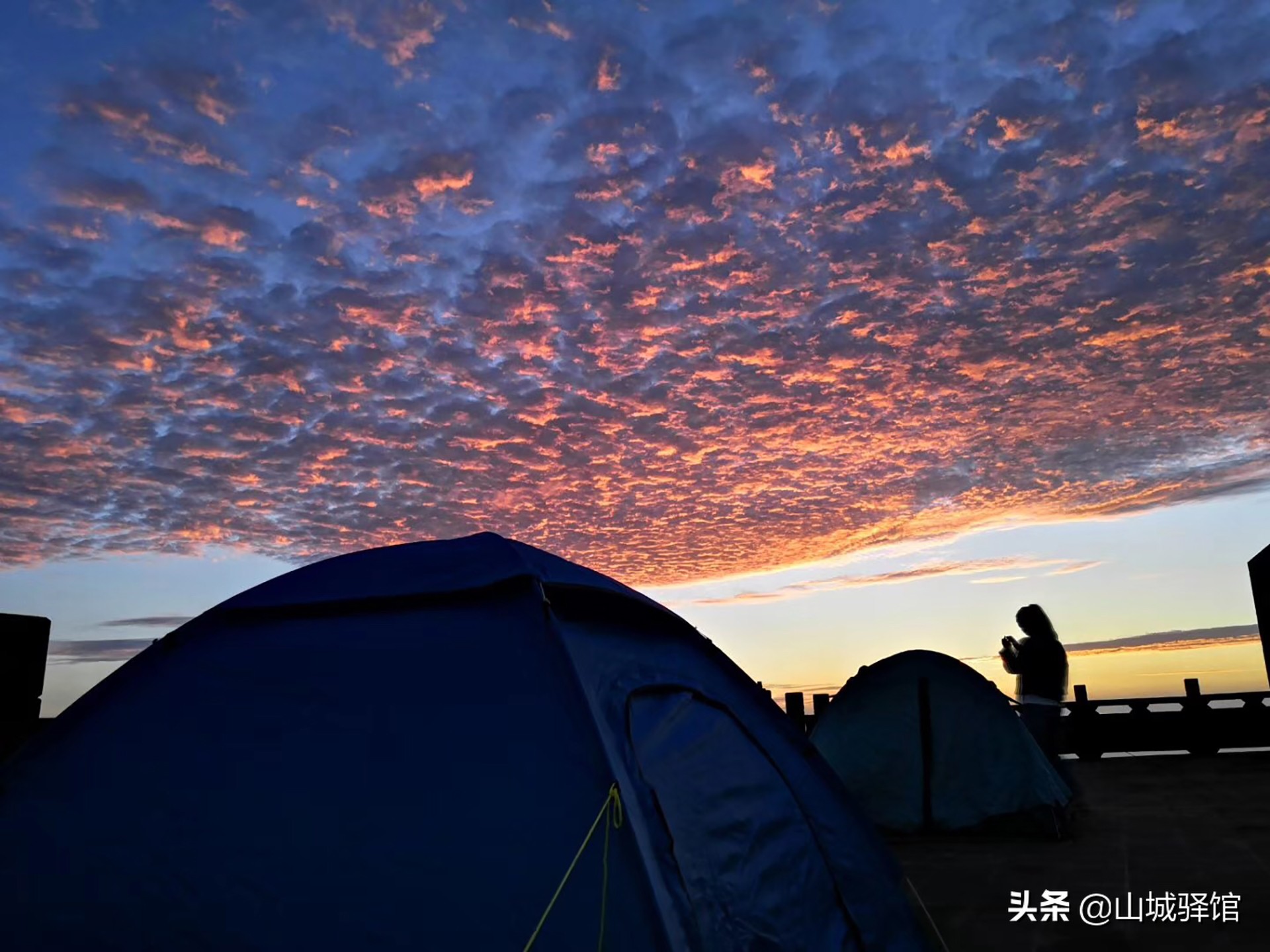 一山跨川渝，一脚踏四地，全国八大佛教圣地之一，露营看星空一绝