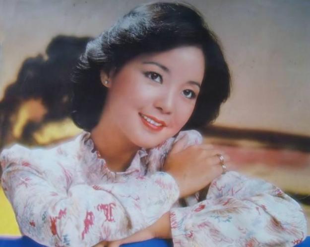 邓丽君死亡谜团：脸上的巴掌印是如何回事？