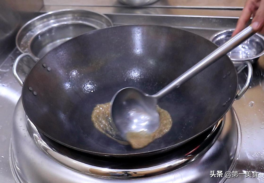 带鱼怎么做才好吃，厨师长分享饭店秘制做法，鲜香入味，酱香浓郁