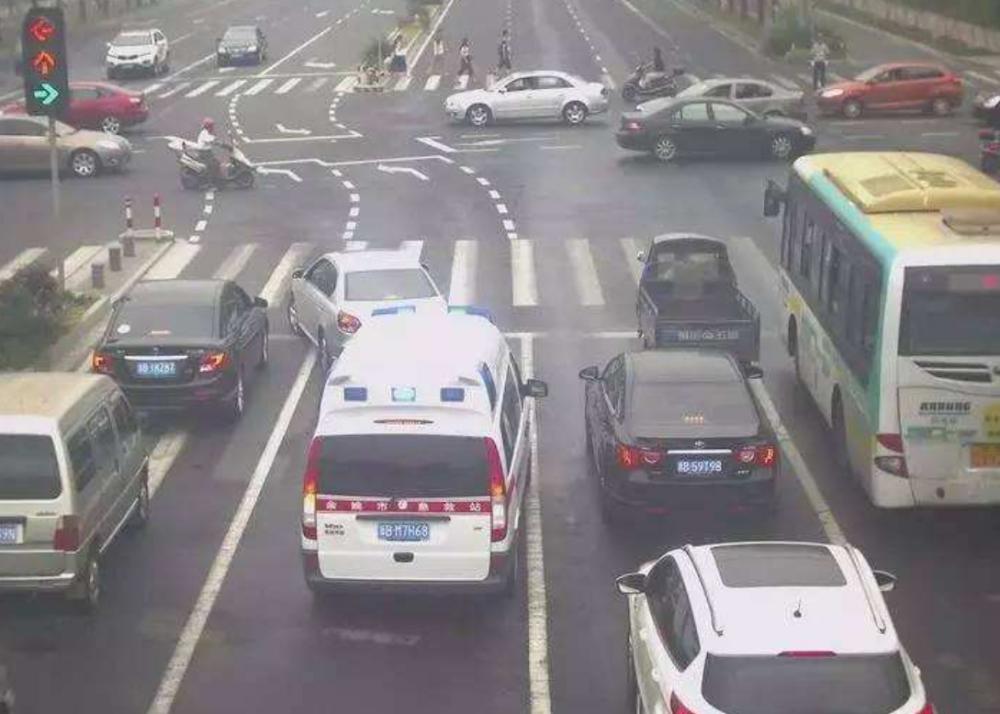 别一看到“违章信息”就急着去交罚款，交警：这7个违章可以撤销