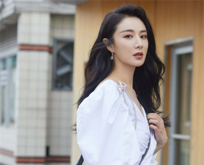 本以为薇娅就是原名，当她“真名”曝光后，粉丝：还好早改了