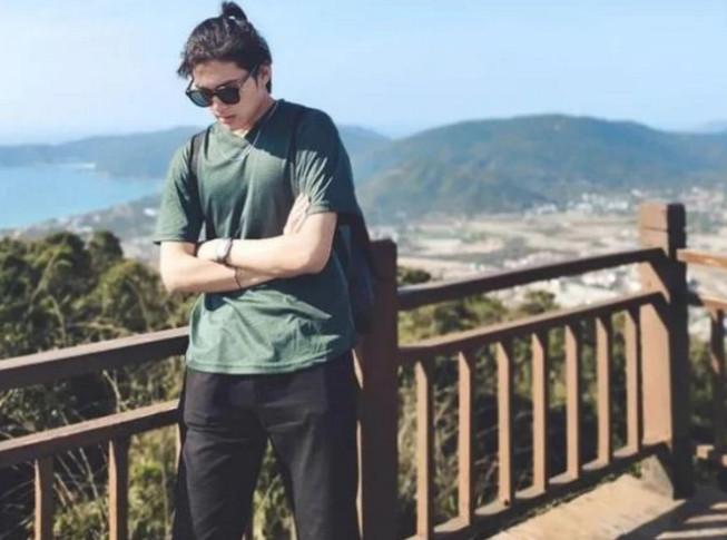 2021艺考“高颜值校草”火了，中戏中传双料第一，撞脸木村拓哉