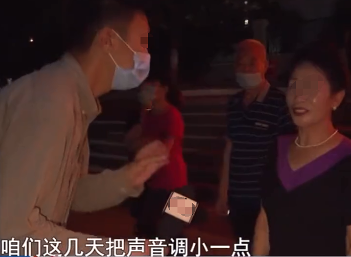 家中学生备战高考，楼下广场舞却不中断！大爷大妈：不知道啥日子