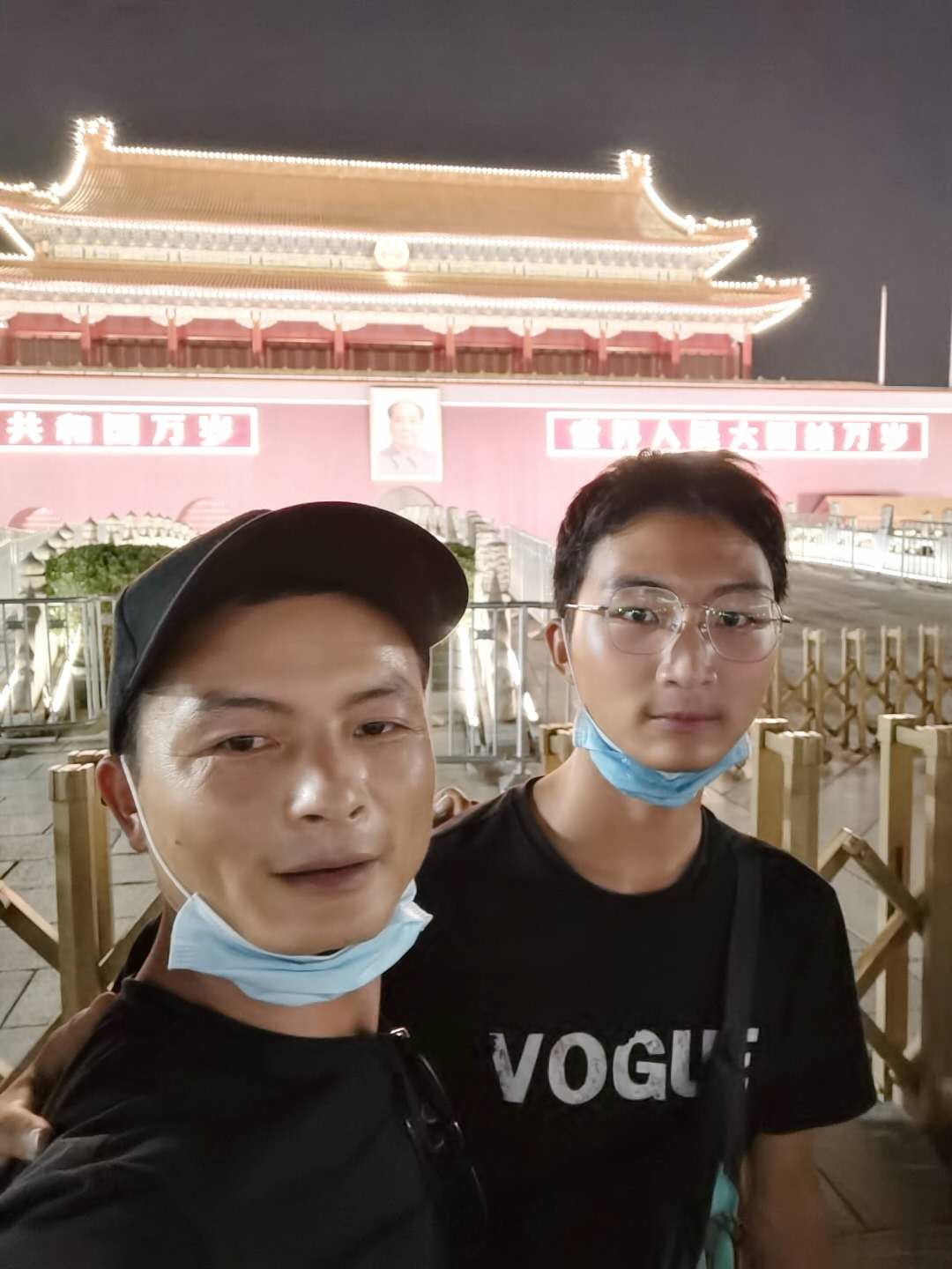 寒门难出贵子高考状元（湖南高考状元带着妈妈遗照上清华）