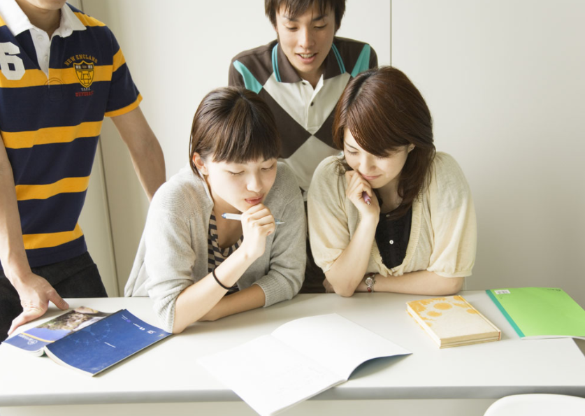 学校规定大一不允许报考英语四六级，新生困惑不已，老师道出缘由