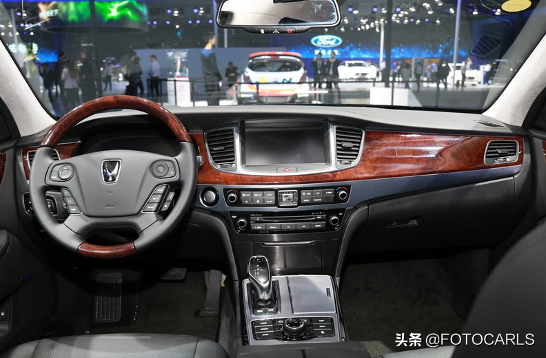 售价105.8万！现代雅科仕3.8 V6加长旗舰实拍，后排座椅太抢眼了