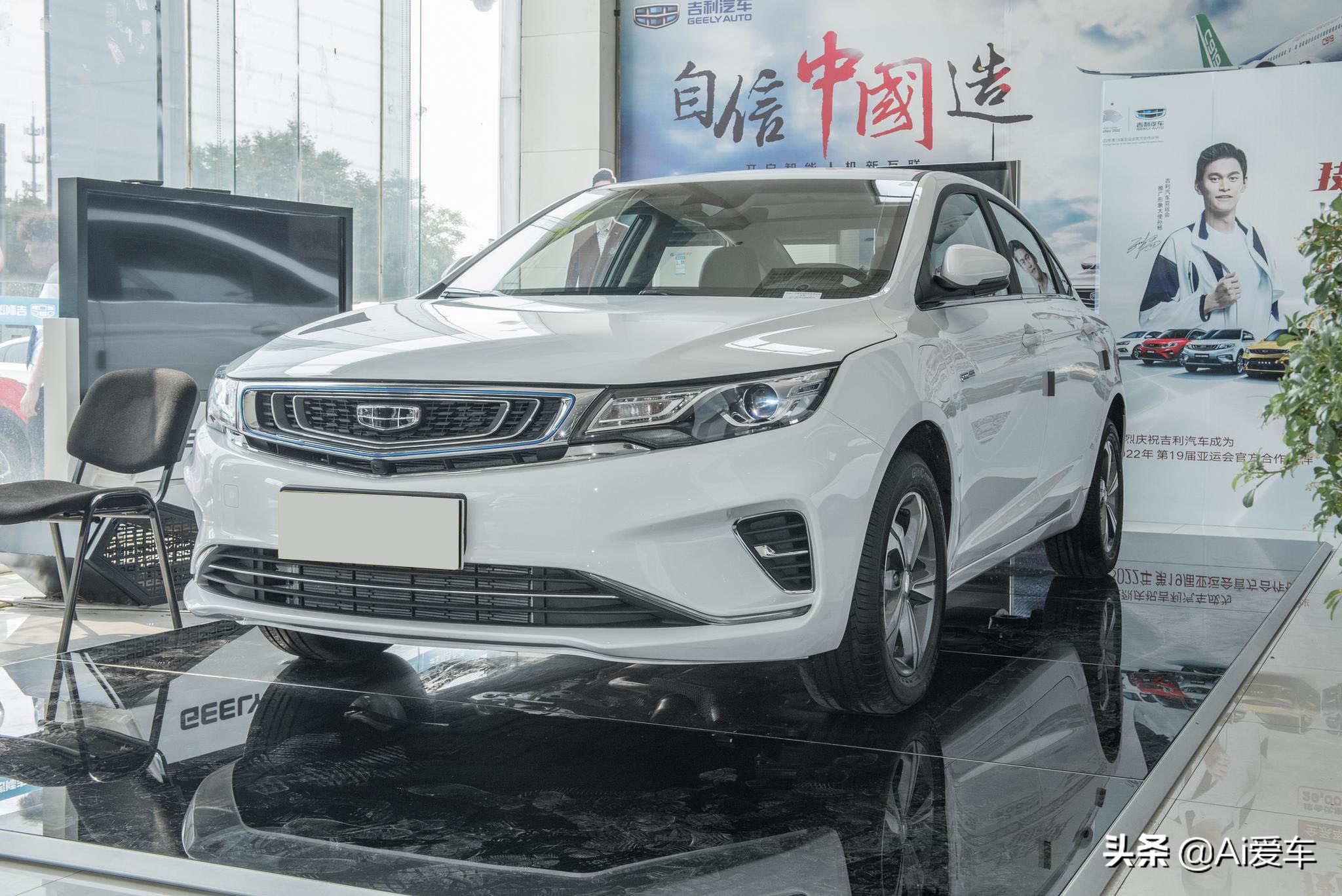 92号燃油，自动挡油耗1.4L好养，低价高质量三厢家轿，帝豪GL PHEV