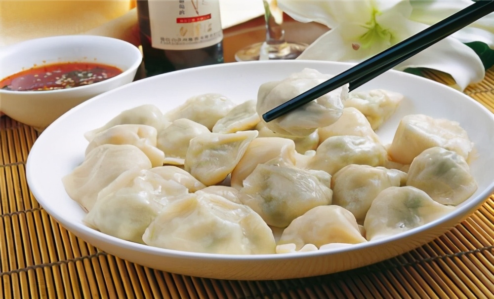 韭菜饺子馅怎么调好吃（教你正确的调馅用料和比例）