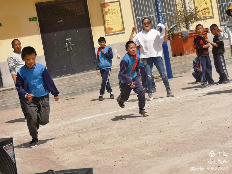 快乐运动 健康成长——记楼坪中心小学春季趣味运动会