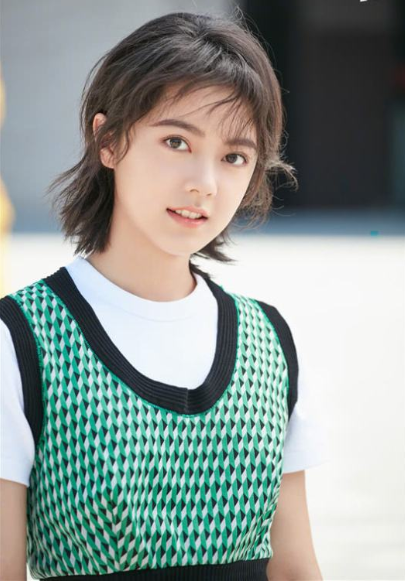 张子枫被曝没有高中毕业证，高考成绩疑不到400，学霸人设引质疑