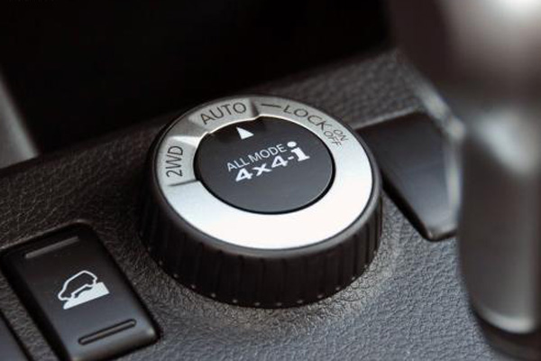 四驱车档位选择、油门及转向操作方法
