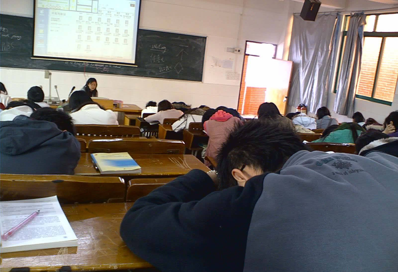 利用大学“水课”，我大一就过了英语四级、计算机二级