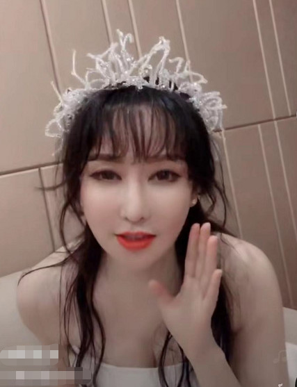 萨顶顶近照曝光“大变脸”！疑似整容变网红，观众认不出她