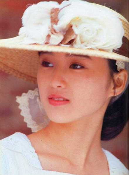 酒井法子：从人见人爱到国际乞丐，她是如何步步走向堕落的？