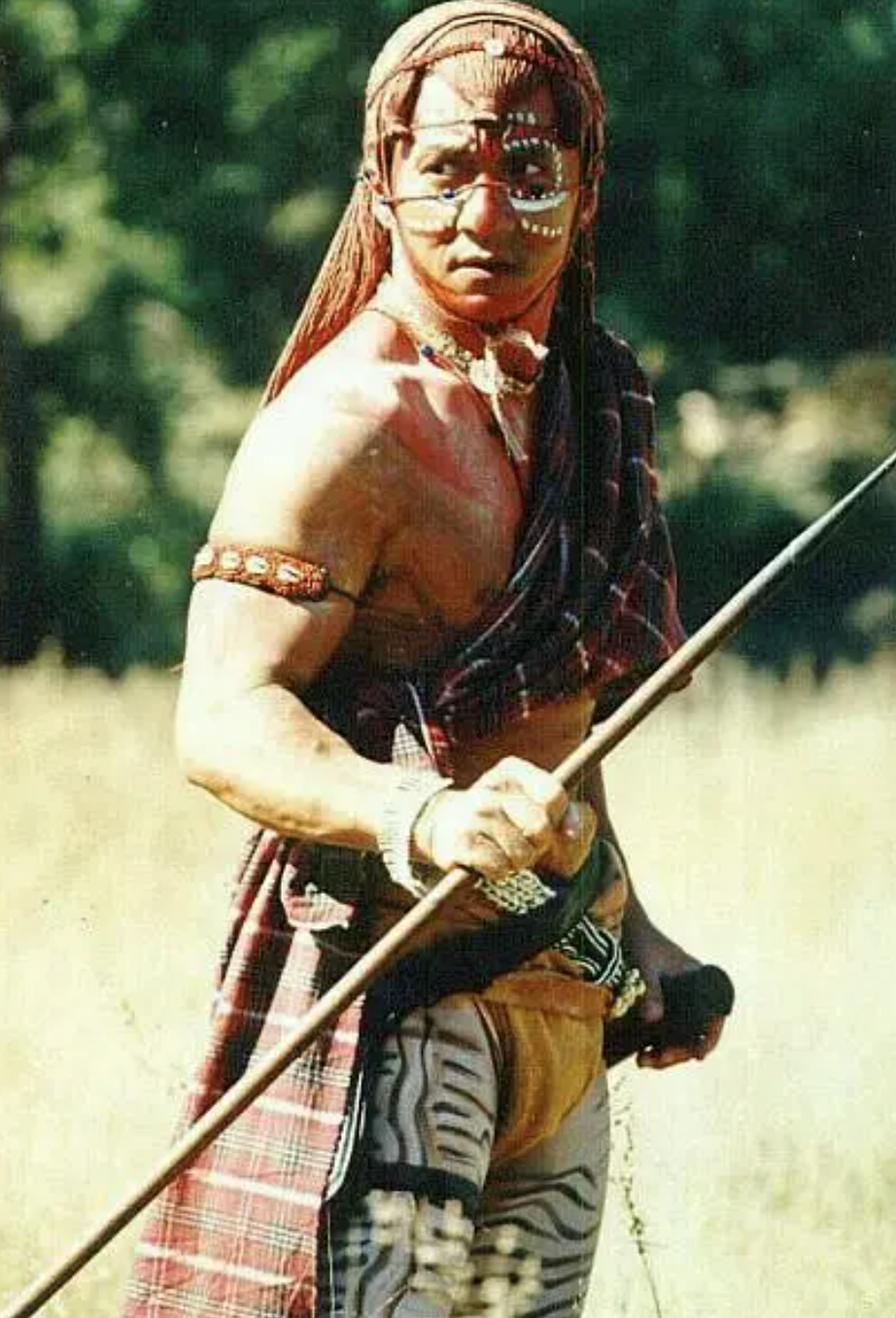 23年前，成龙为悼念恩师从21楼纵身一跃，跳出世界纪录震惊好莱坞