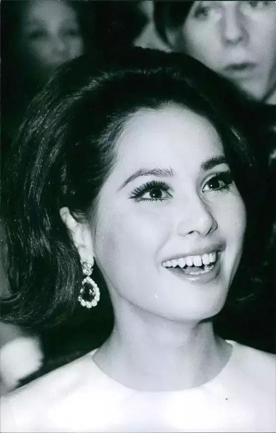 和張哲瀚合影的原來是她，黛薇夫人是日本右翼分子，蘇妲己再世