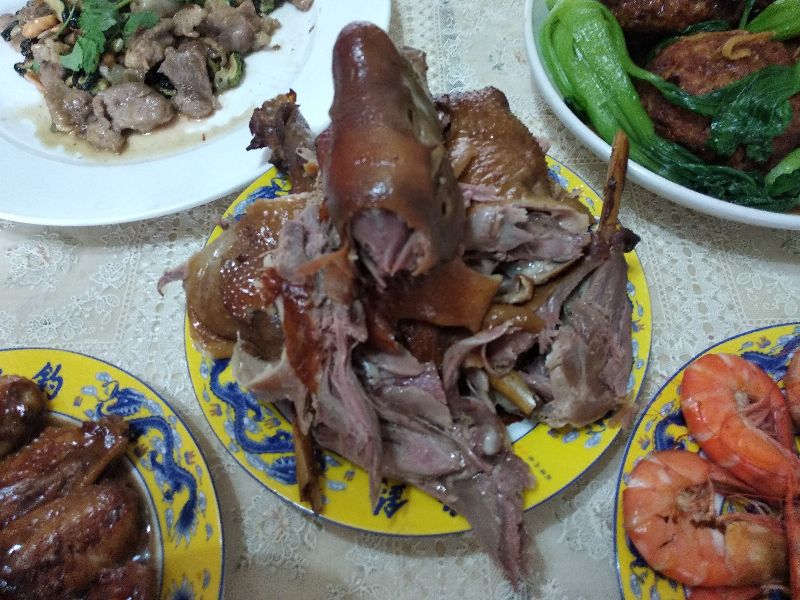 老爸过生日，我忙活一上午炒了10个菜，嫂子：下次还是去饭店吃吧