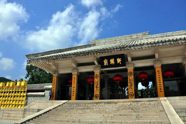 “寺”等于“庙”？二者根本就不相同，不要再拜错了