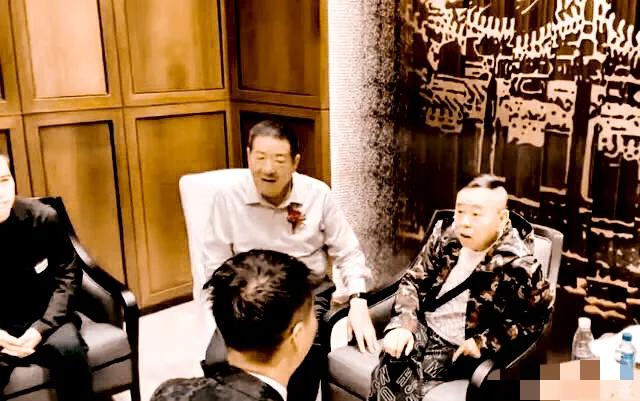 真好命！闫学晶二任老公一个比一个壕，难怪她连赵本山都敢甩脸子
