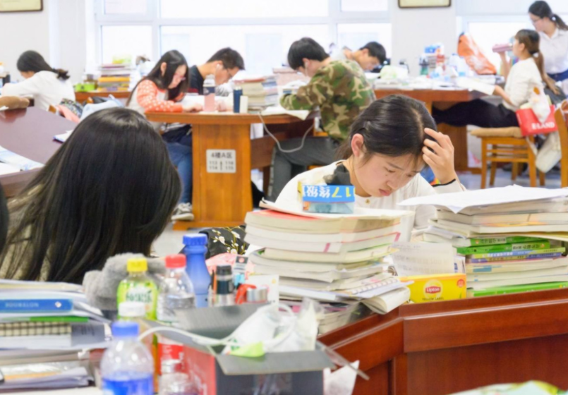 绩点第一的学生被淘汰，第44名却成功逆袭，评论区“两极分化”