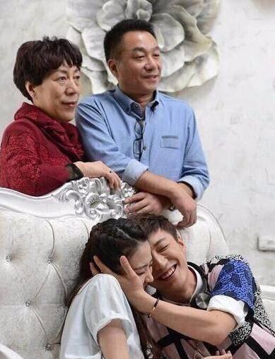 高彩萍乔老爷中年“两大悲剧”：一边是万念俱灰，一边是踌躇满志