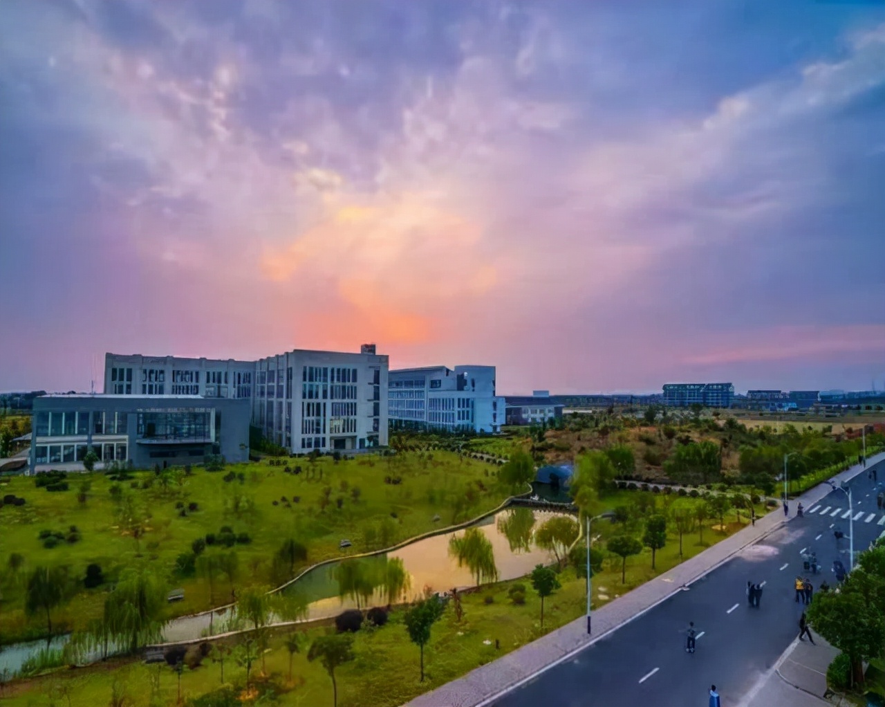 安徽三所“虚假大学”被官媒曝光，臭名昭著，毕业证一文不值