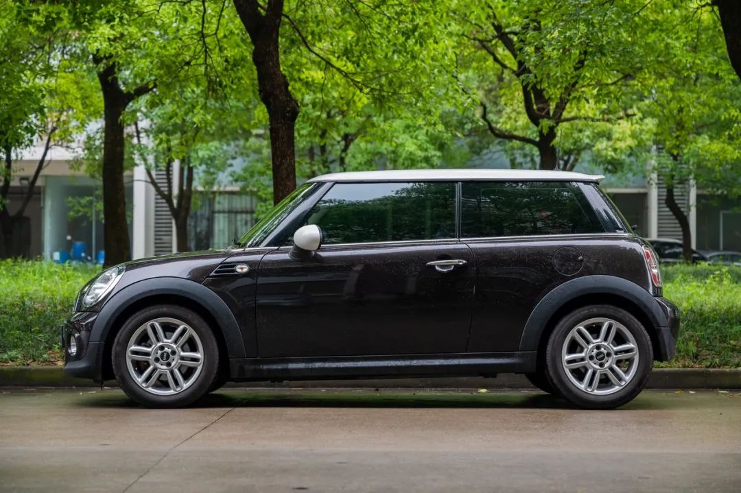 MINI COOPER Excitement：代步车不敷衍，操控、外形讲品味