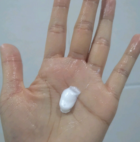 屈臣氏护肤品“红黑榜”，前两个没效果肤感差，后两个好用又平价