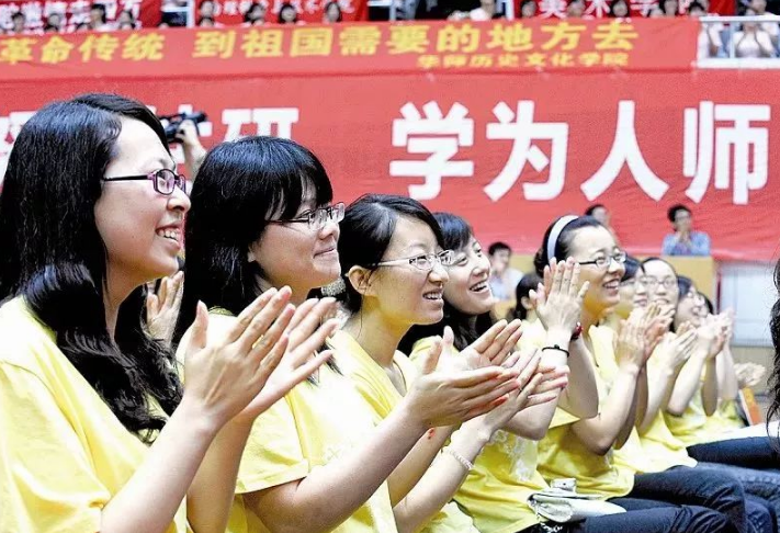 2021高考分数线公布，文理相差近百分，文科生：想考本科太难了