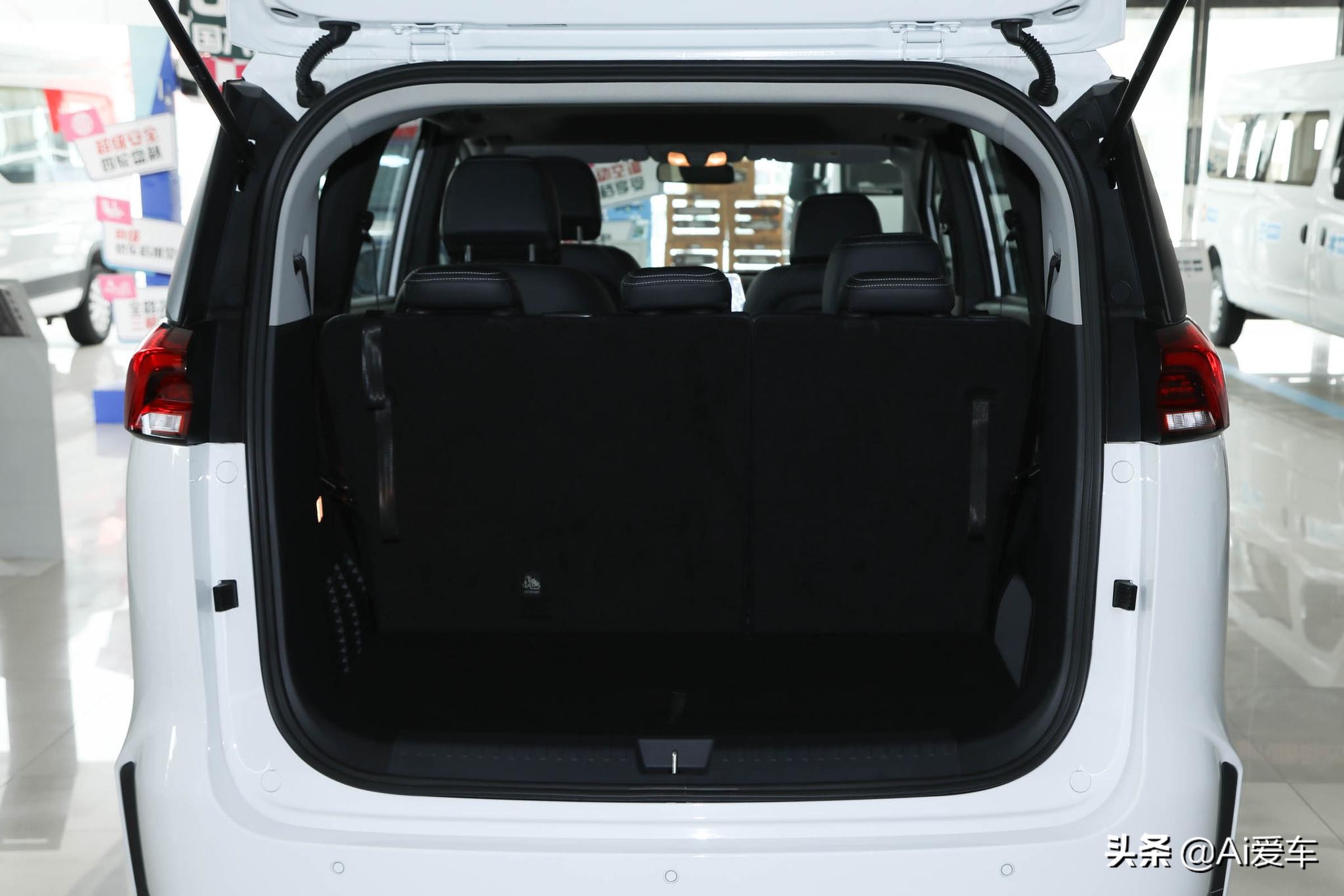长超4.8米的大7座宽体MPV，便宜又省油，带你看上汽大通MAXUS G50