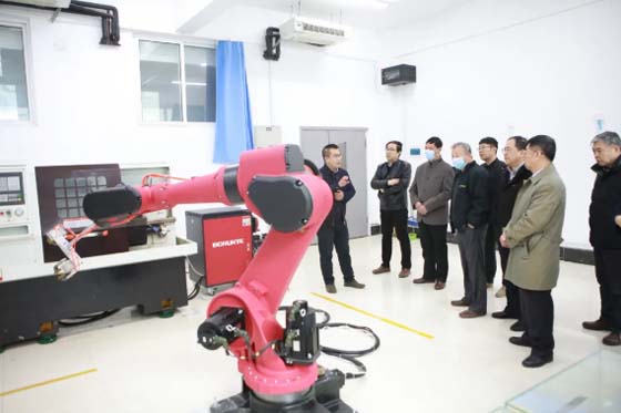 长春电子科技学院综合智能生产线建成