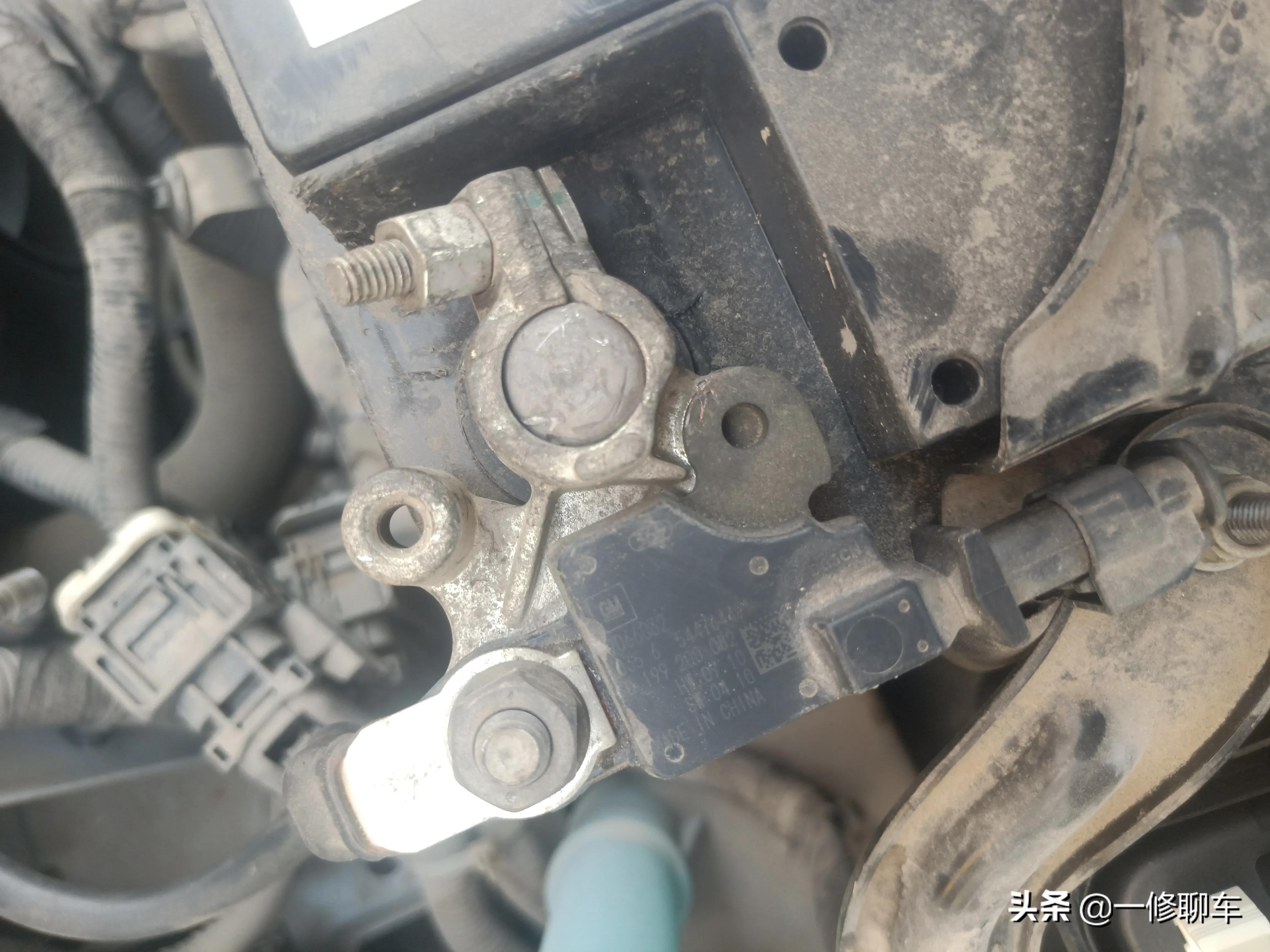 汽車更換電瓶有幾點很重要，可不要大意了，修理工來告訴你