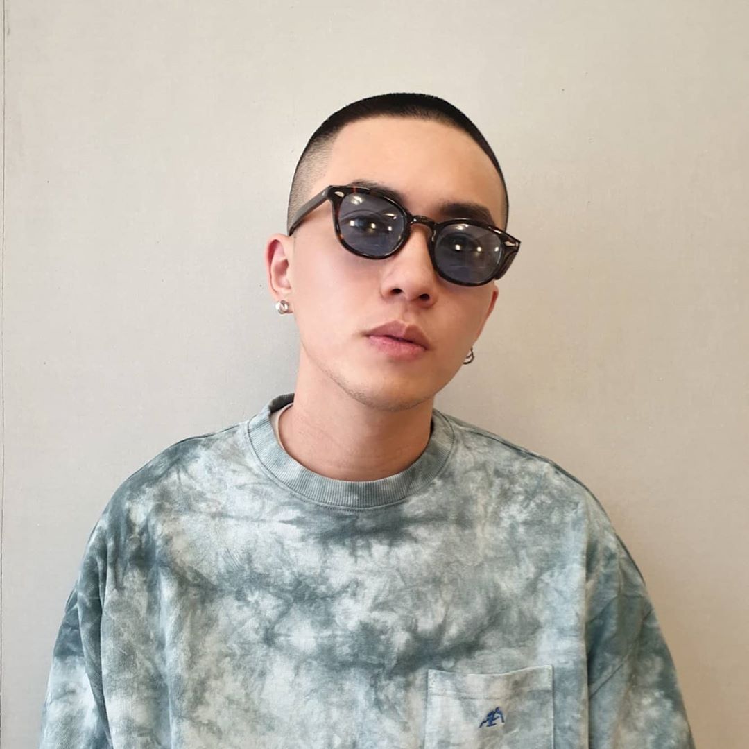 男生两边铲光的发型,少不了这样一款寸头发型.