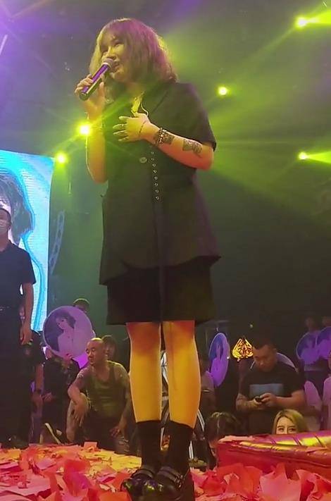 姐姐的人,评论"嗓音跟触了电门似的,还挺上头","好喜欢这种深情的烟嗓