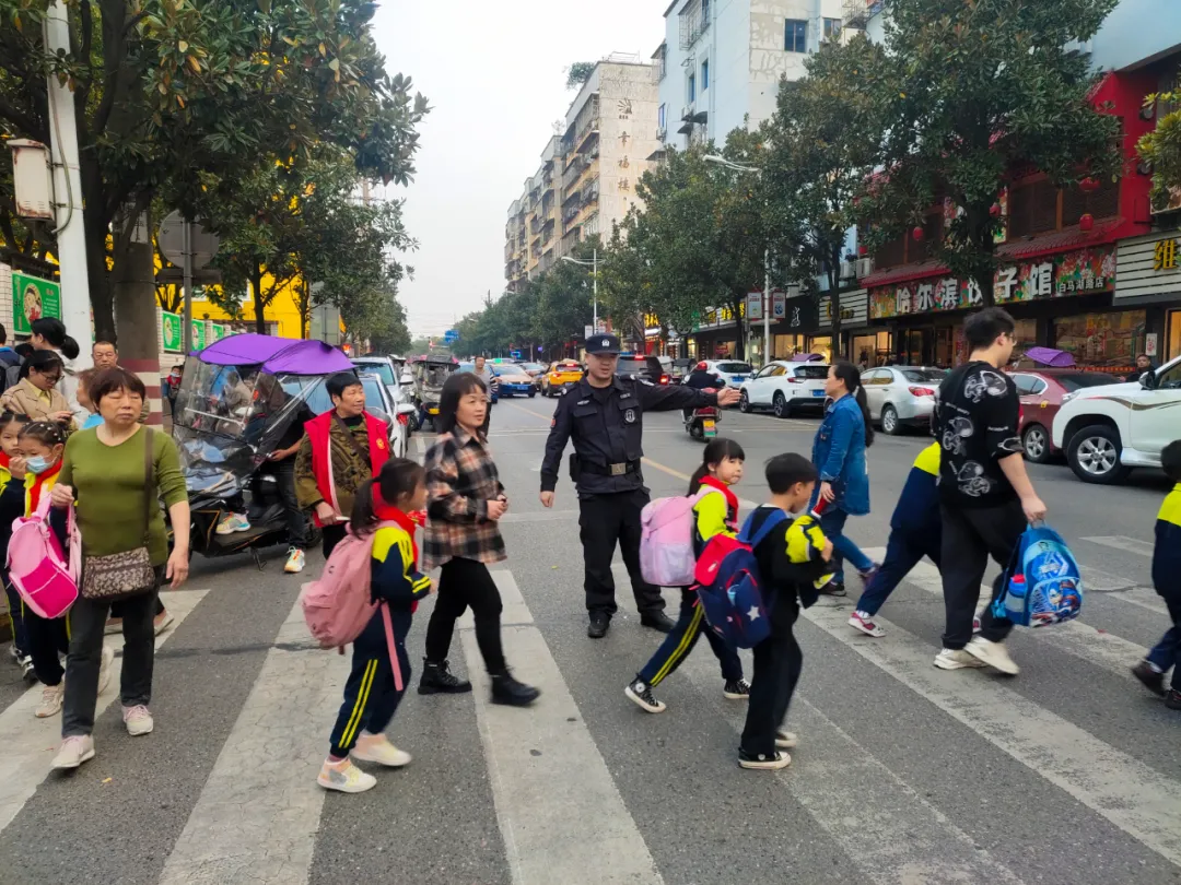 我为群众办实事|500米,一段暖心守护