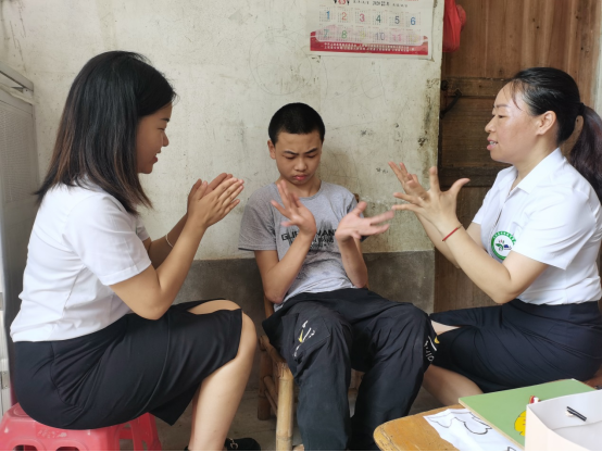 “残障儿童只是迟开的花朵！”她把一所特殊教育学校变成全国重点