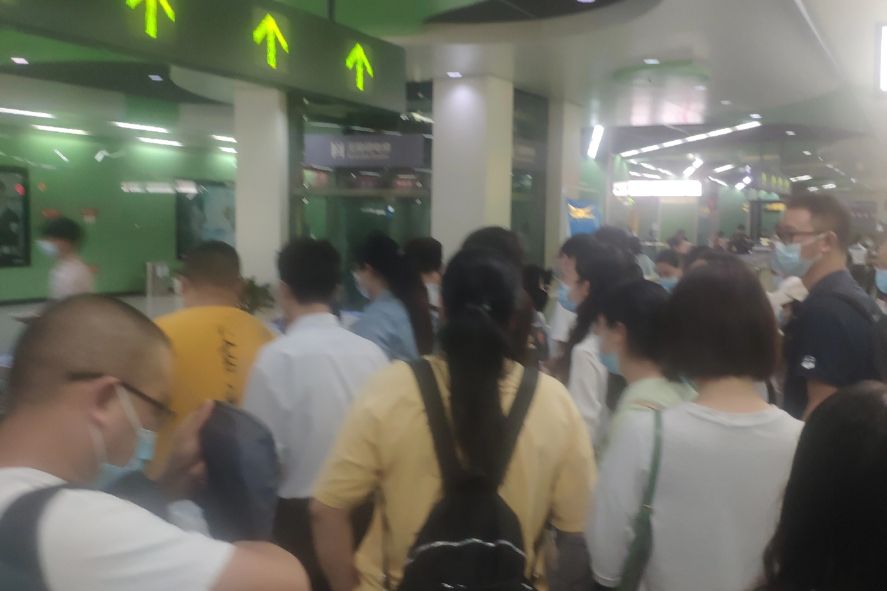 上班旅途一路前行，晨光伴行，脚步坚定，通勤时光亦是追梦旅程。