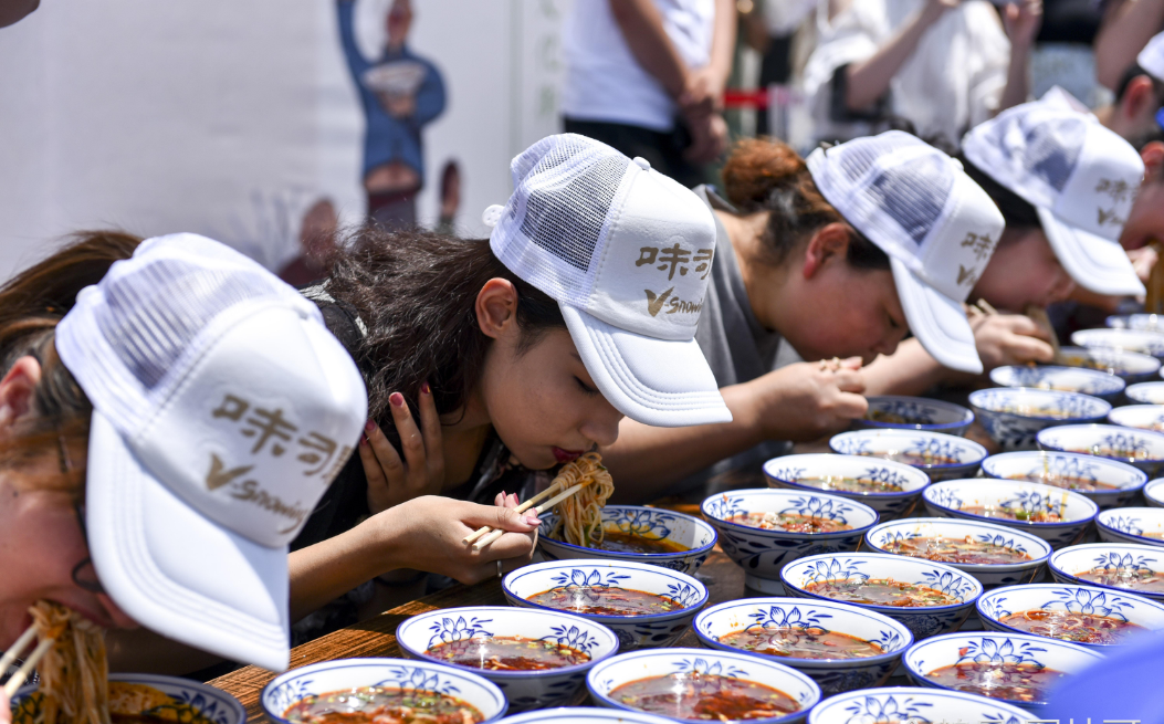 湖南女人开面馆，一年狂赚100万，都是套路，生意人都可以学一学