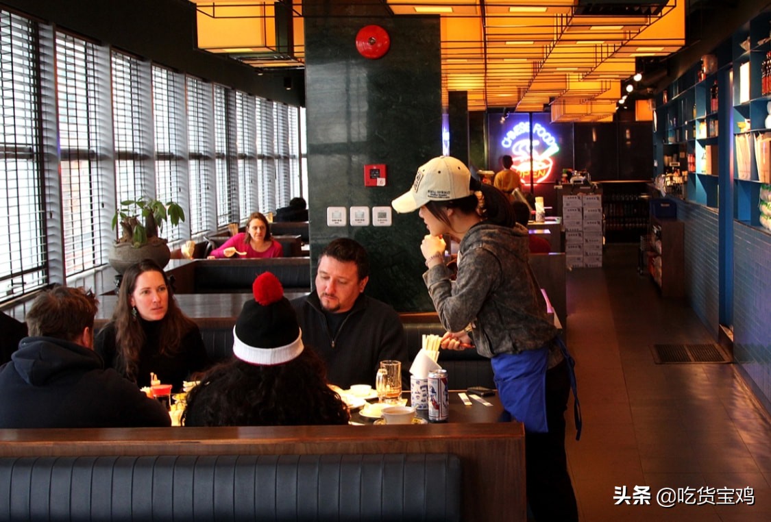 像在美国就有五万多家中餐馆,这些餐馆遍布在全美国,比美国肯德基