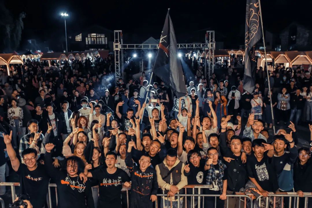 李亚鹏首次澄清：雪山艺术小镇没有烂尾，运营稳定已获多个政府部门关注