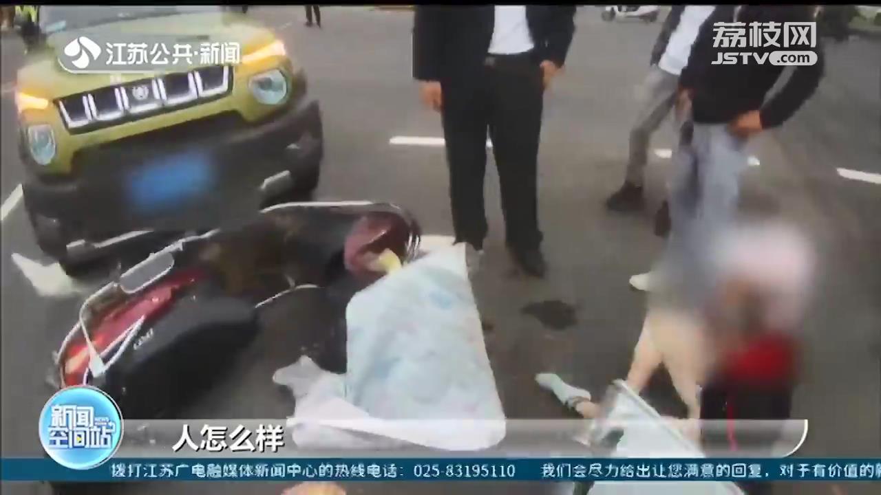 南京一电动车主闯红灯被撞 民警认定其负全责还罚50元